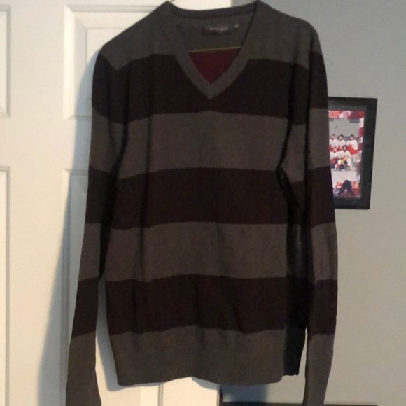 BNWOT RW&CO. Striped V-Neck Sweater Size: S - Picture 2 of 4